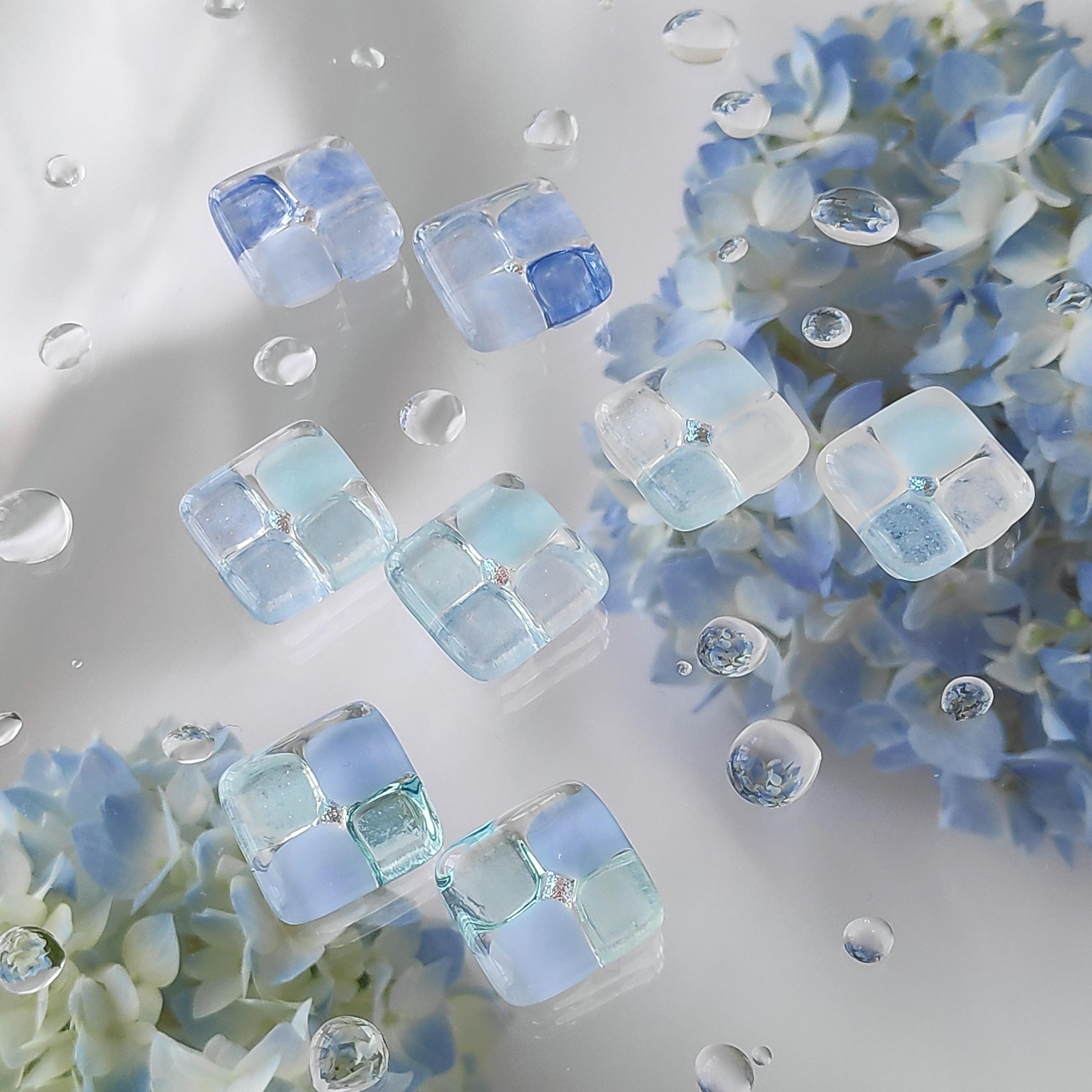 『空色の紫陽花』ガラス イヤリング/ピアス  square flower series1枚目の画像