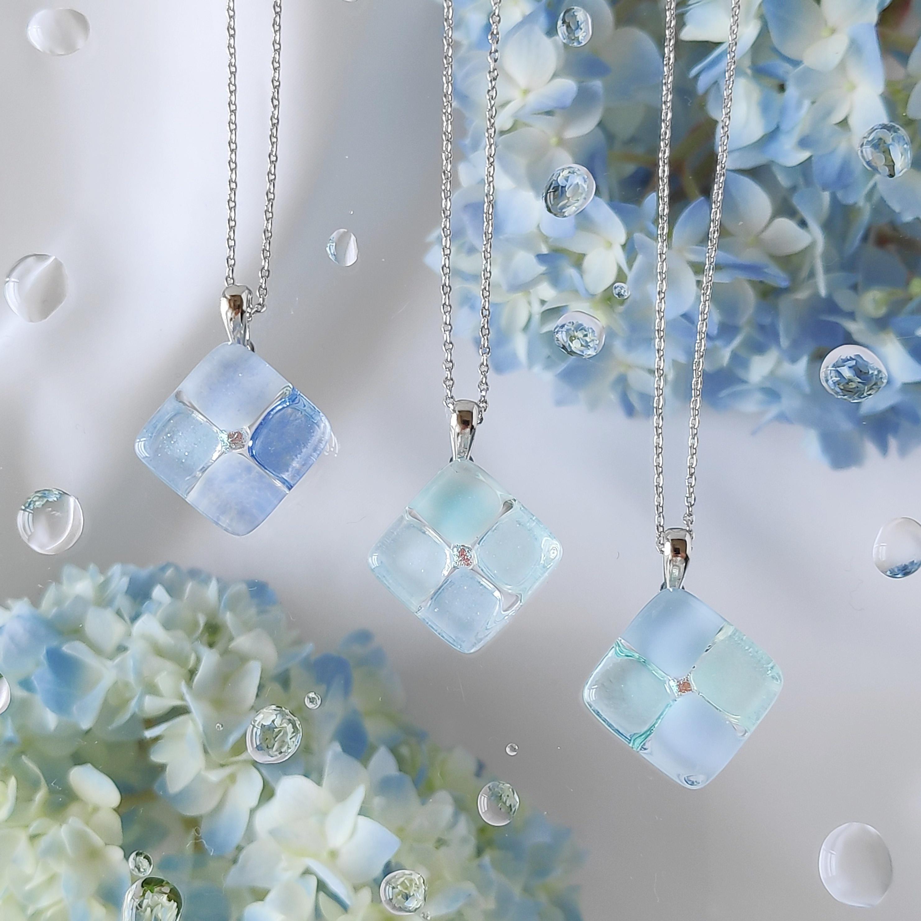 『空色の紫陽花』ガラス ネックレス square flower series1枚目の画像