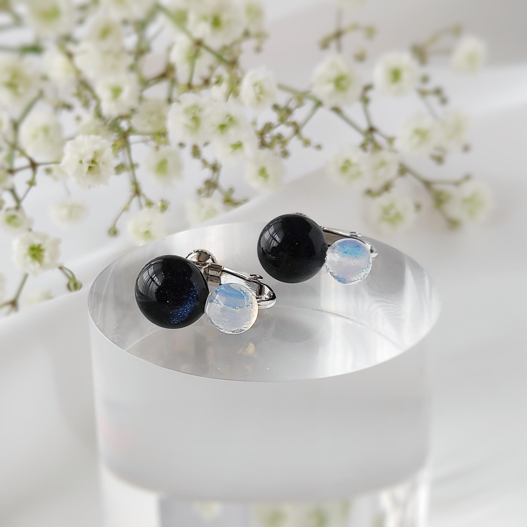 ガラスの２粒しずくイヤリング 夜空とオーロラ | 3枚目