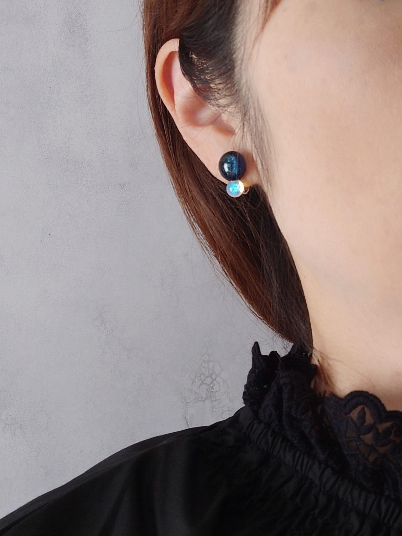 ガラスの２粒しずくイヤリング 夜空とオーロラ | 7枚目