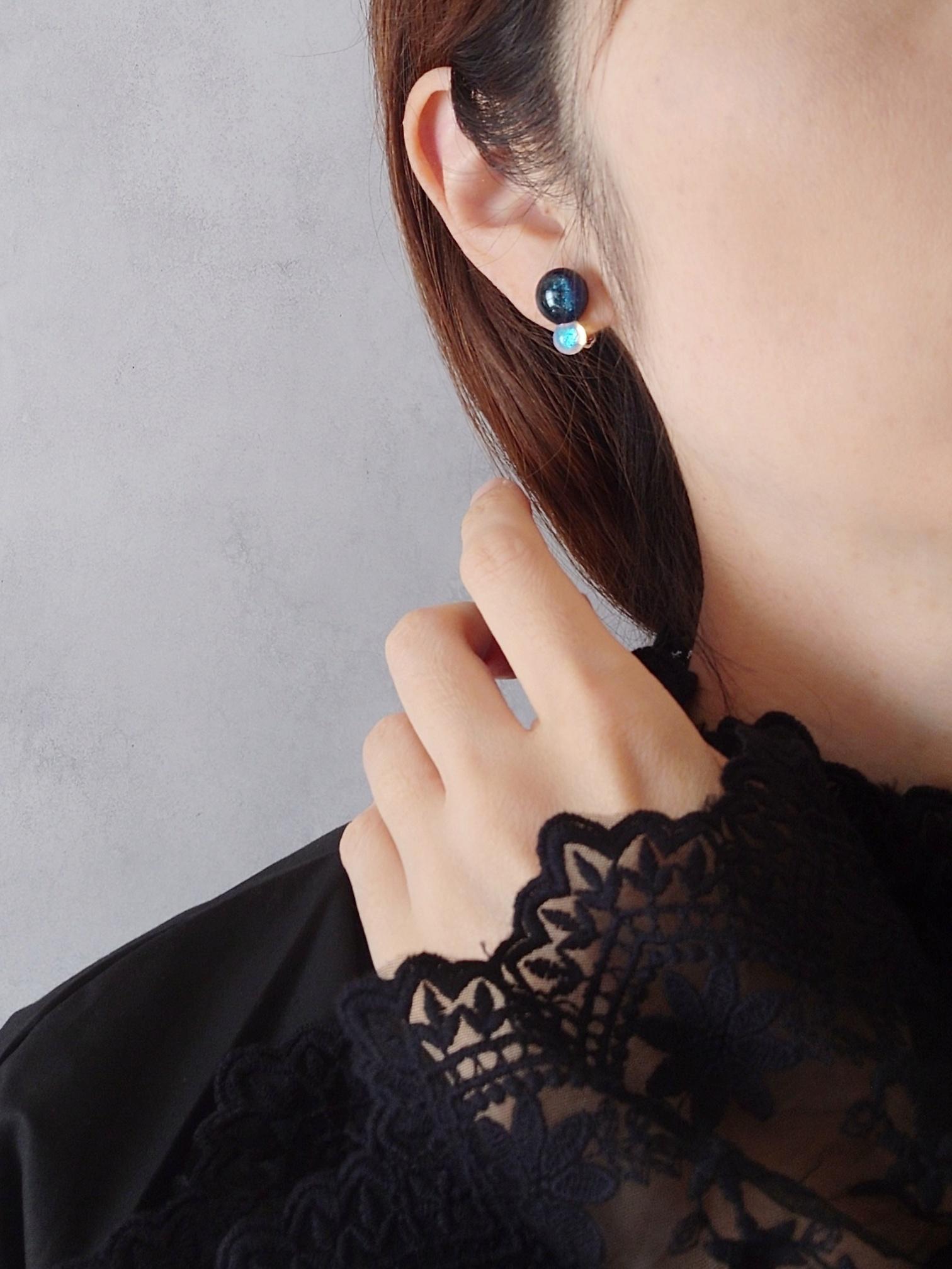 ガラスの２粒しずくイヤリング 夜空とオーロラ | 8枚目