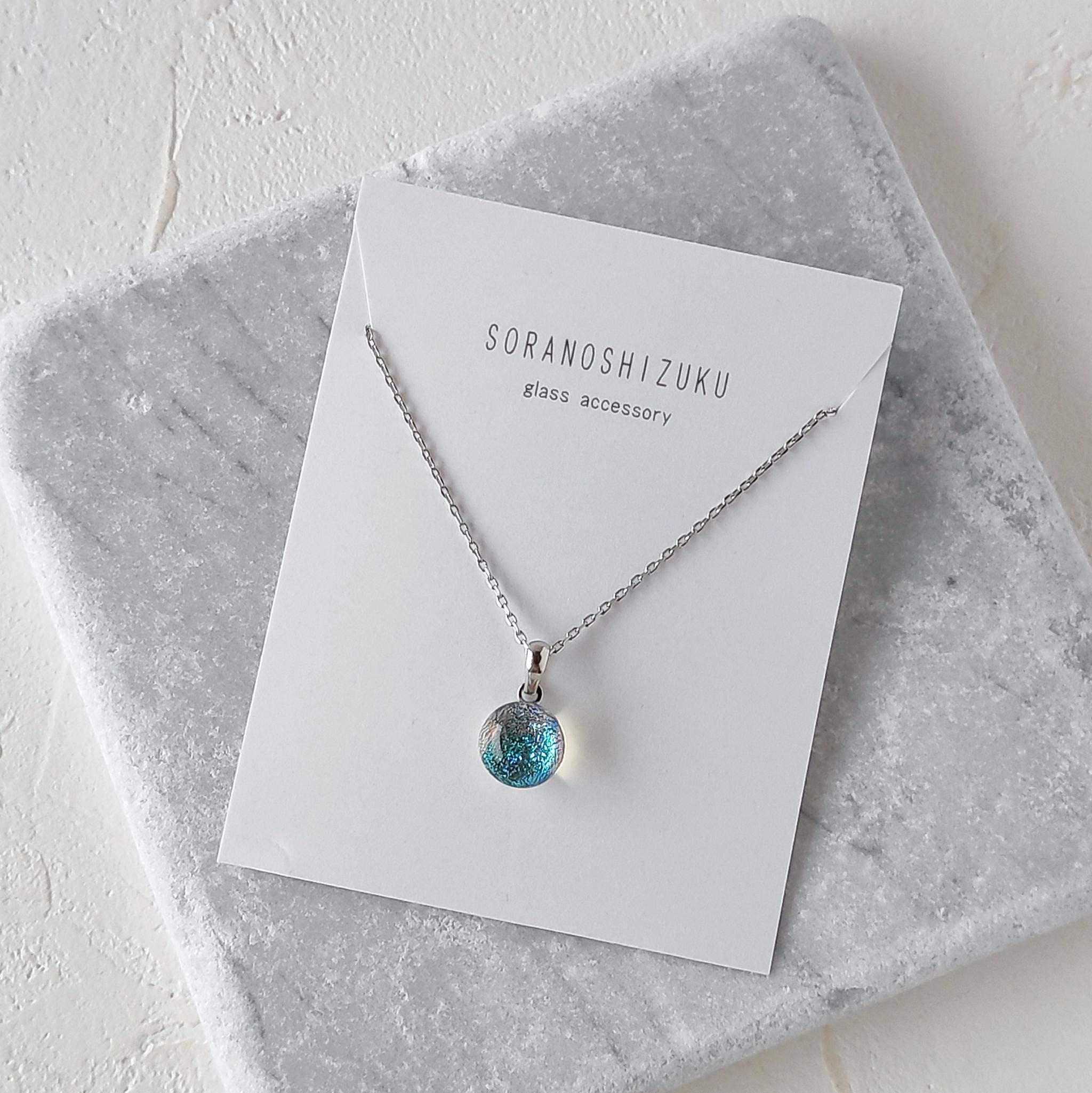 天気雨の雨粒ガラスのネックレス1枚目の画像