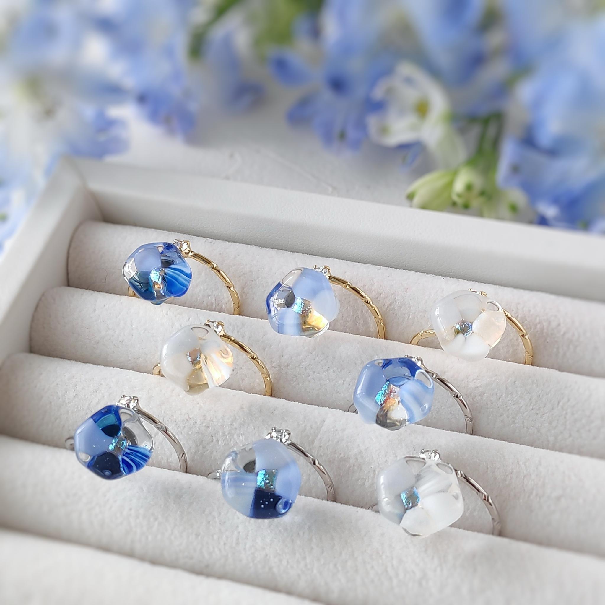 mosaic flower ガラスリング 『ネモフィラ』 ストーン付きフォークリング1枚目の画像
