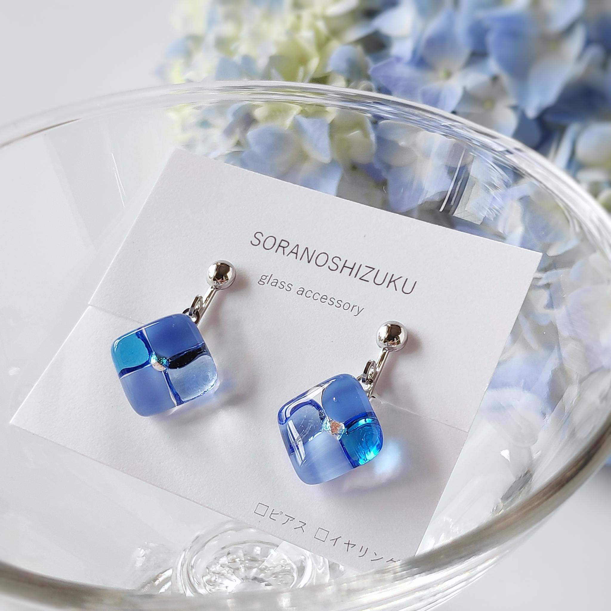 『紫陽花』ガラス イヤリング/ピアス square flower series 小さめサイズ 揺れるタイプ | 2枚目